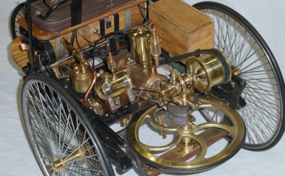 Who made the internal combustion engine?